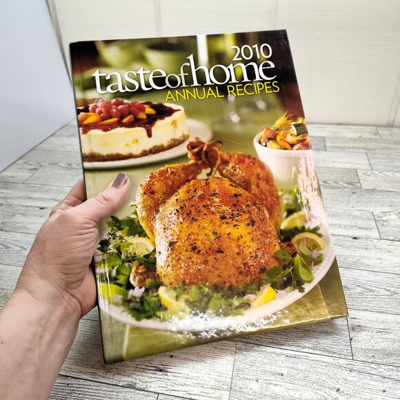 Taste of Home 2010 Annual Recipes HC Cookbook -Color Photography Midwest Recipes - Picture 1 of 14